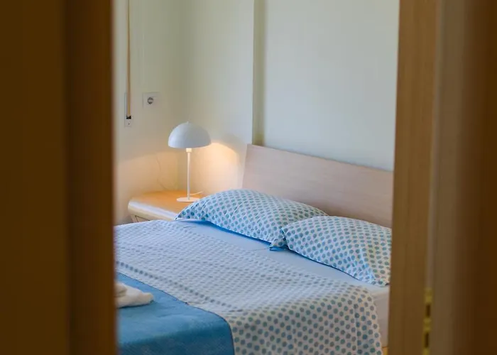 Gjiri I Lalzit - Savita - Kompleksi Turistik Lura 3
