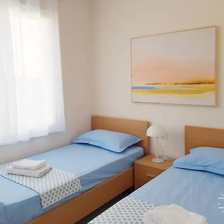Apartman Gjiri I Lalzit - Savita - Kompleksi Turistik Lura 3 *