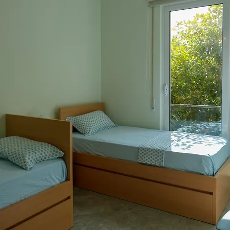 Gjiri I Lalzit - Savita - Kompleksi Turistik Lura 3 *